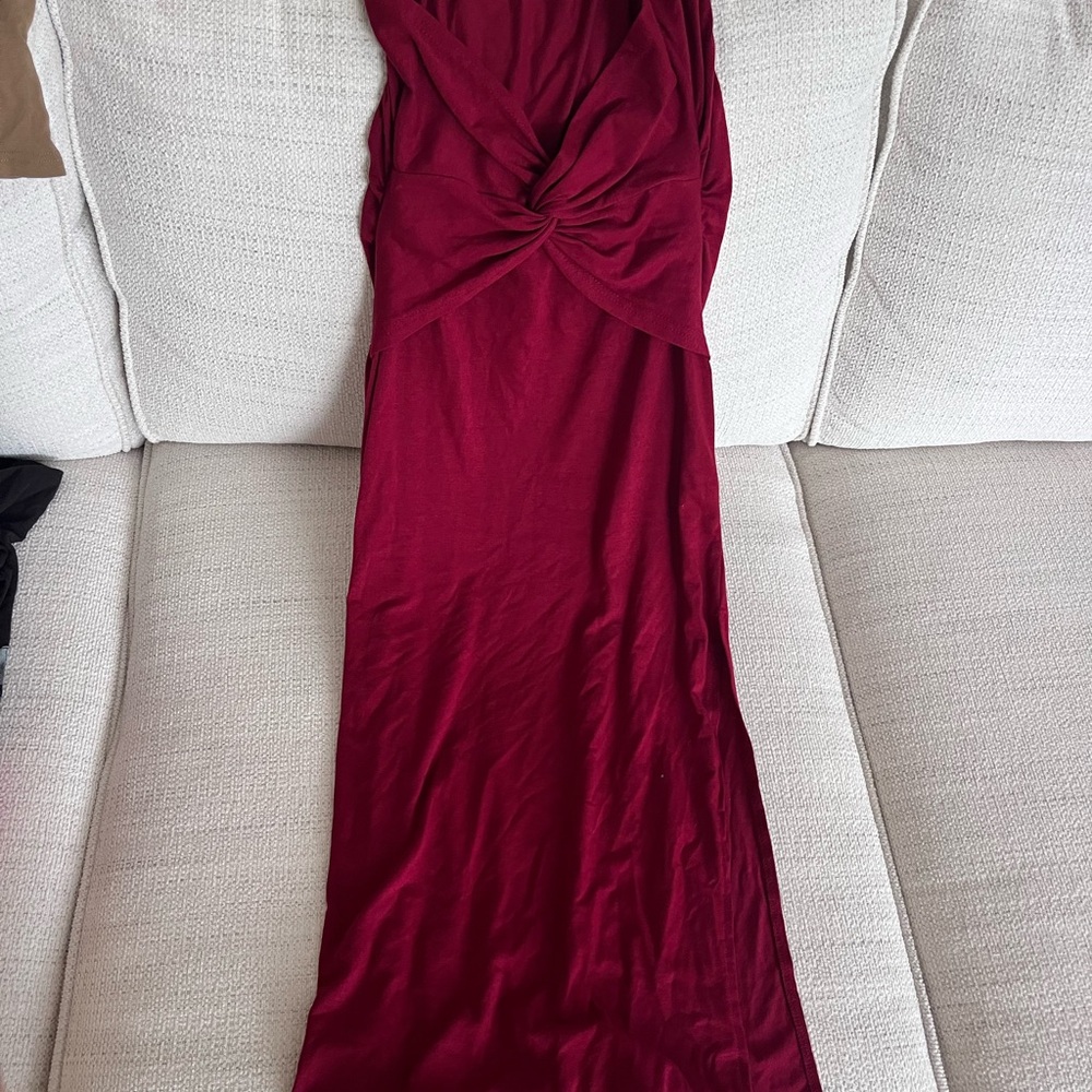 Elegant Burgundy Maxi Dress